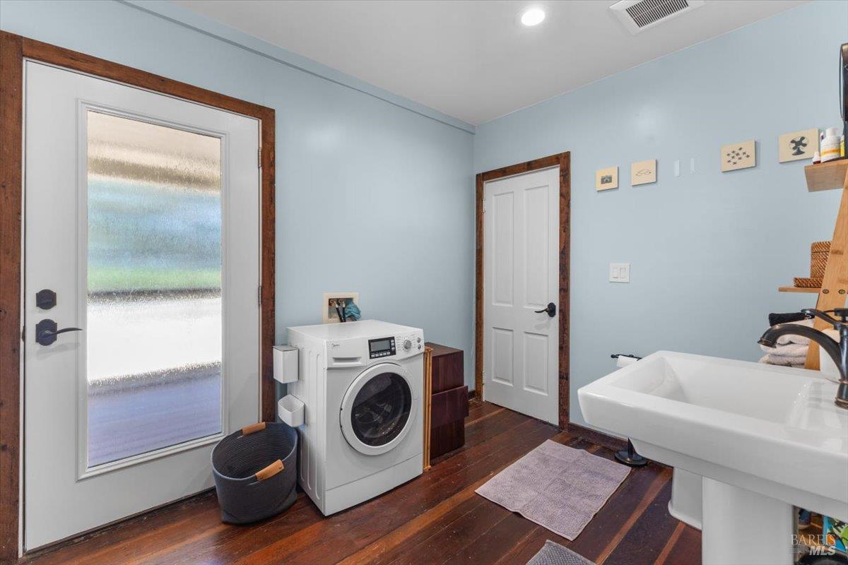 5647 Highway 128 Highway Geyserville CA 95441