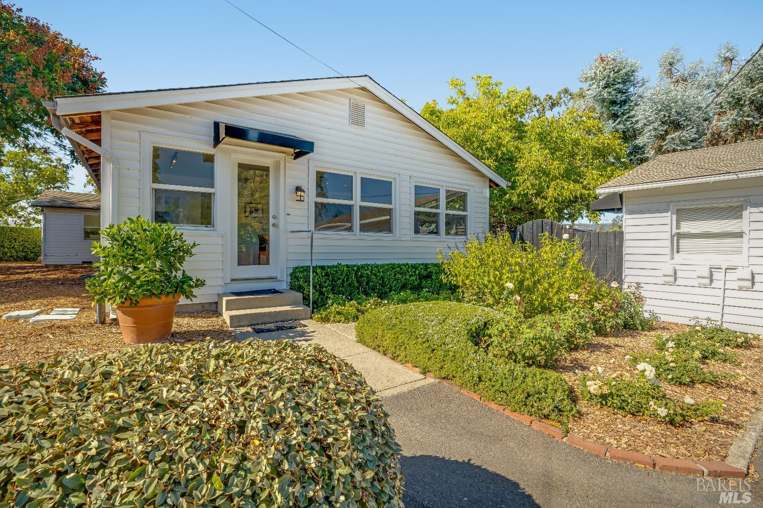 1234 Davis Lane St. Helena CA 94574