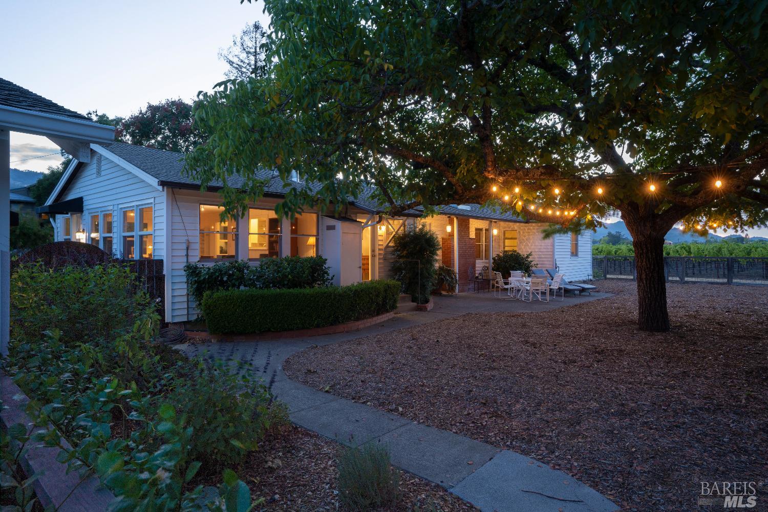 1234 Davis Lane St. Helena CA 94574