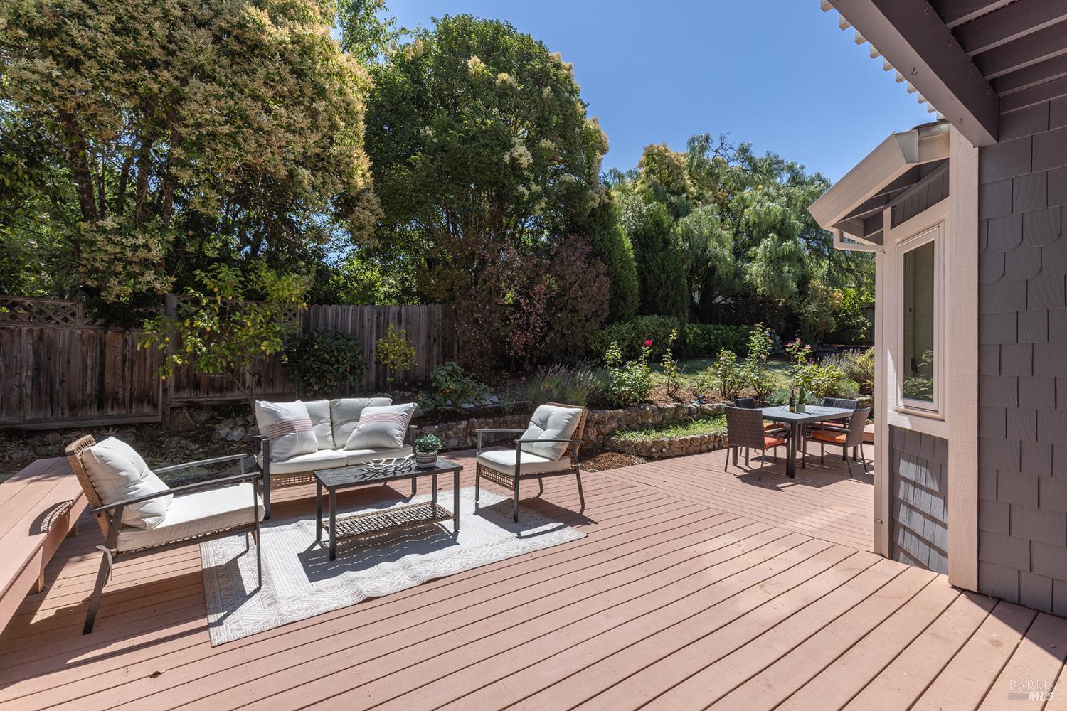 1018 Oakmont Court Napa CA 94559