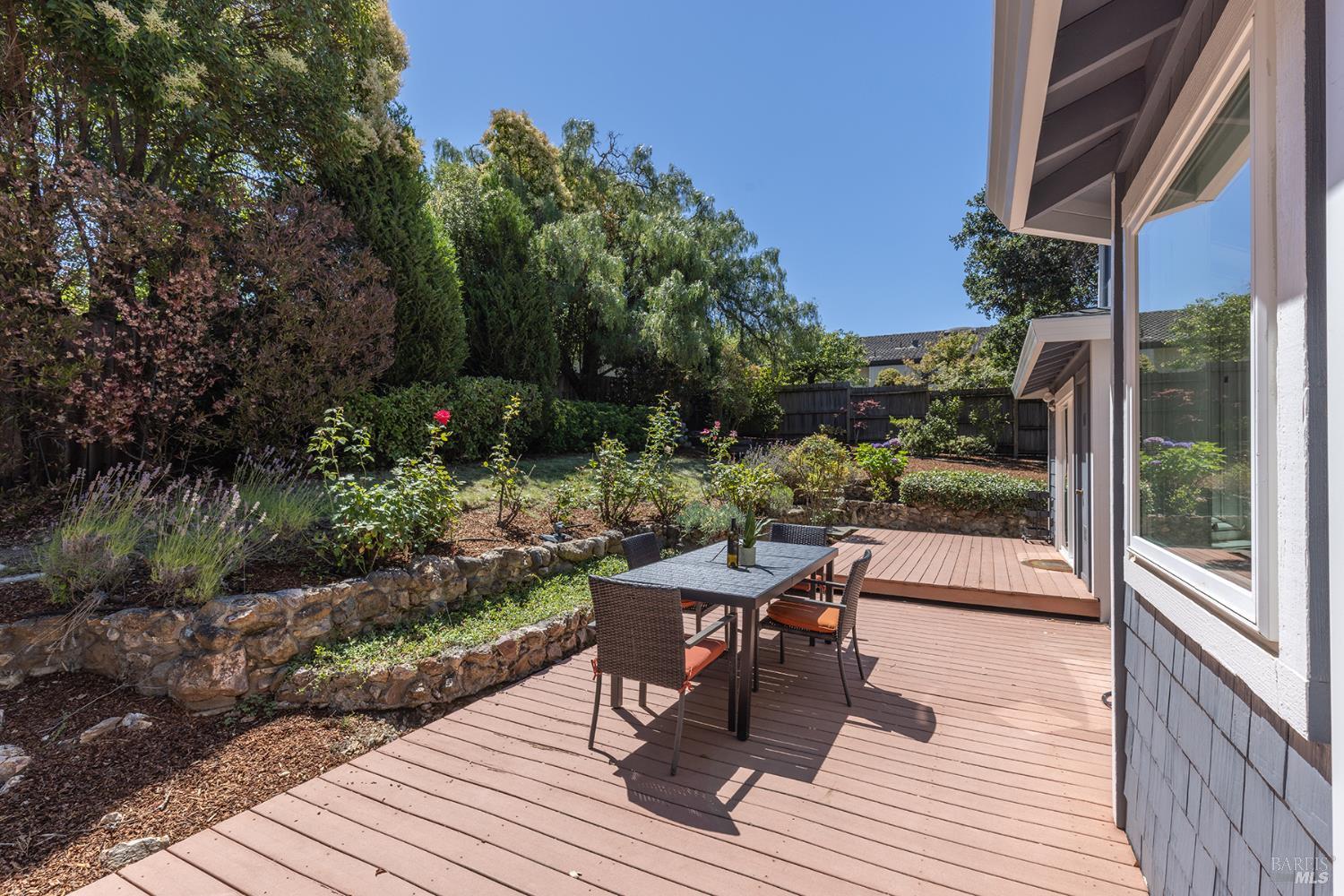 1018 Oakmont Court Napa CA 94559
