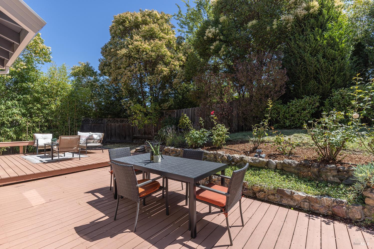 1018 Oakmont Court Napa CA 94559