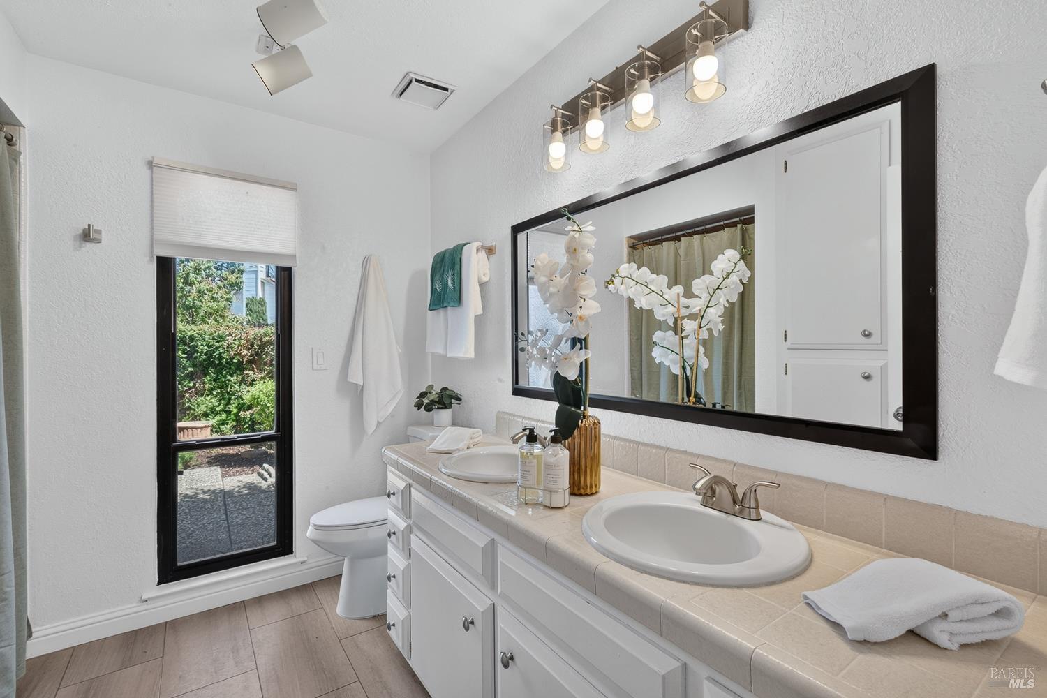 1250 Redwood Court Dixon CA 95620