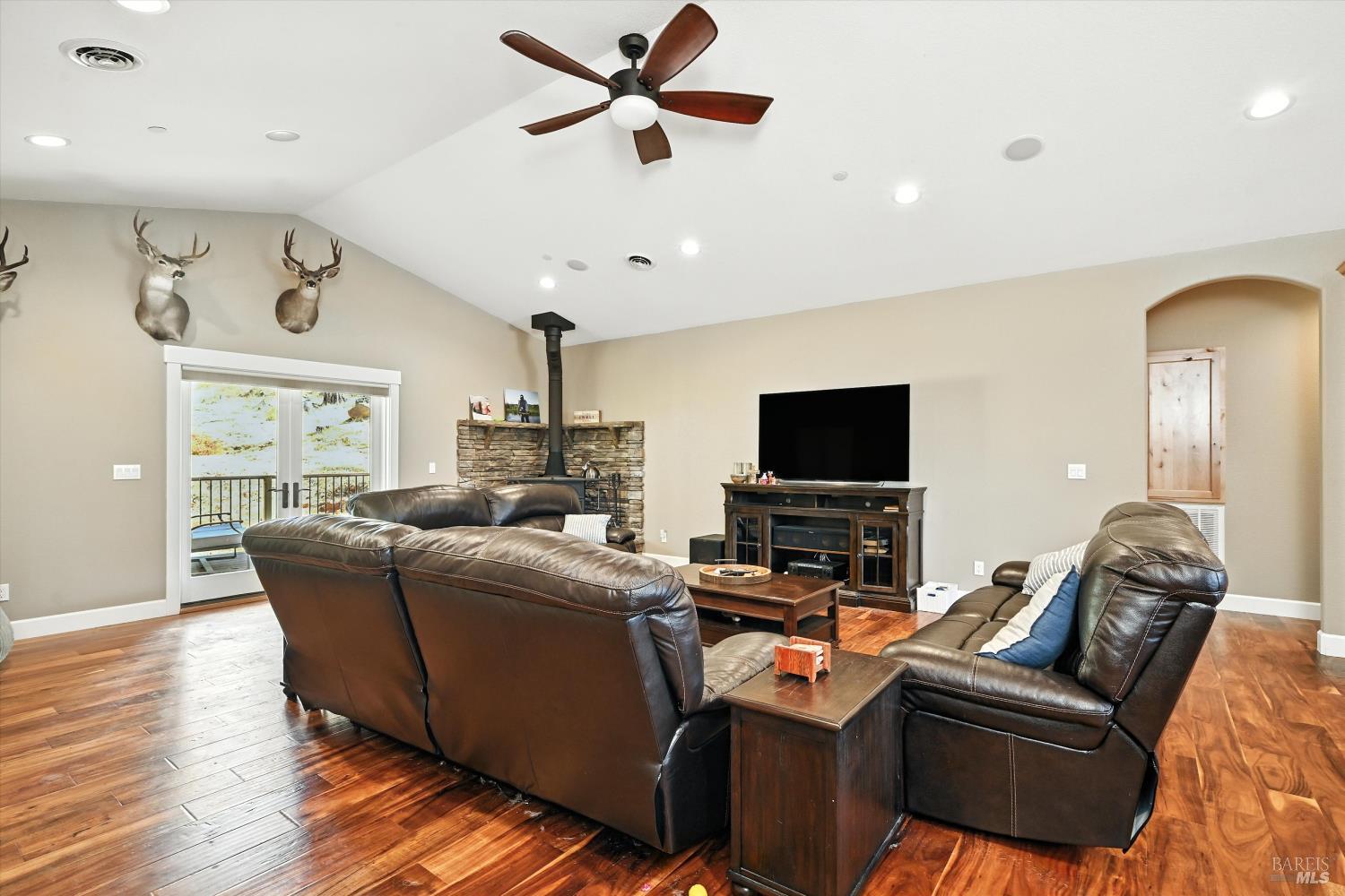 9482 Hoberg Drive S Cobb CA 95426