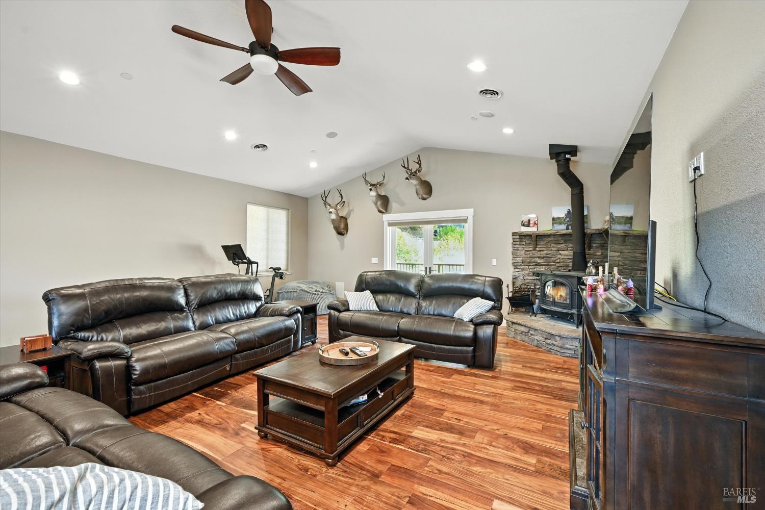 9482 Hoberg Drive S Cobb CA 95426