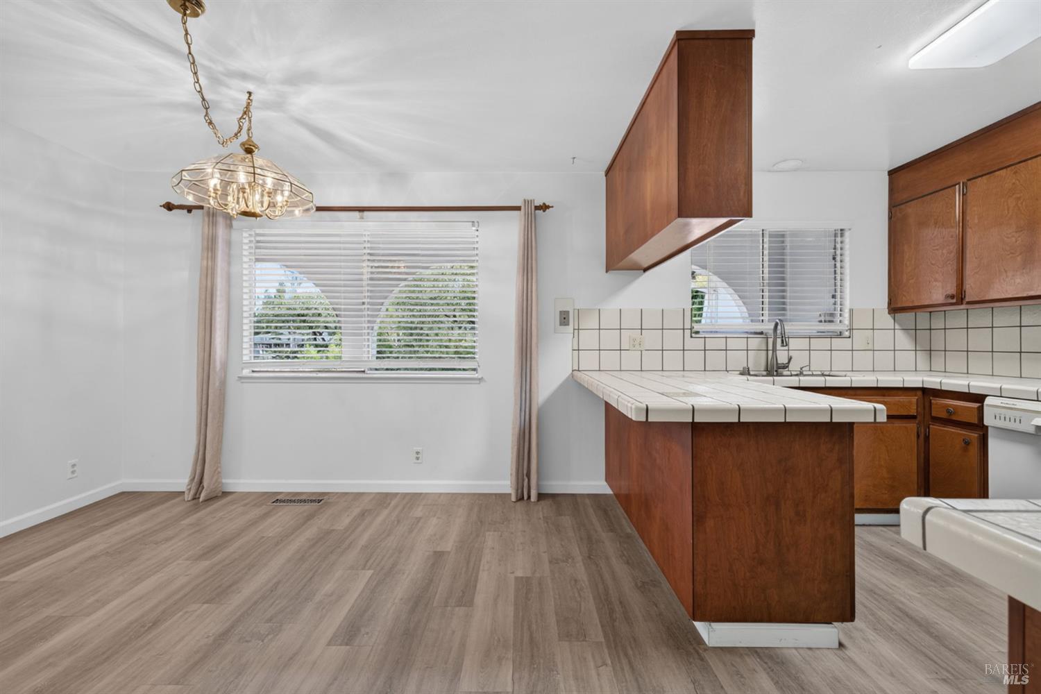 648 W School Street Cotati CA 94931