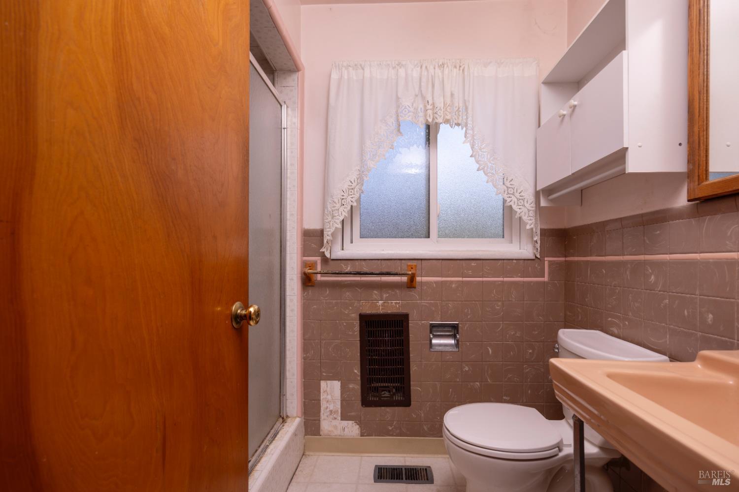 488 Haehl Street Cloverdale CA 95425