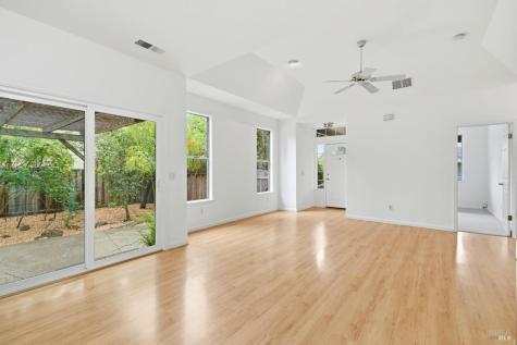 1842 Wright Street Santa Rosa CA 95404