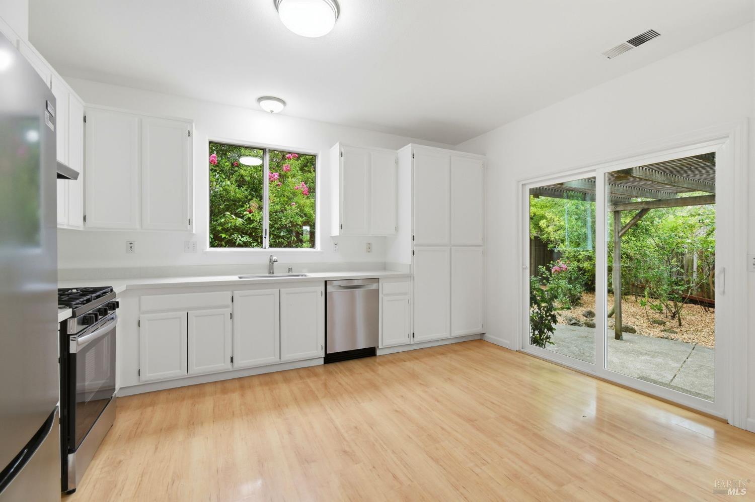 1842 Wright Street Santa Rosa CA 95404