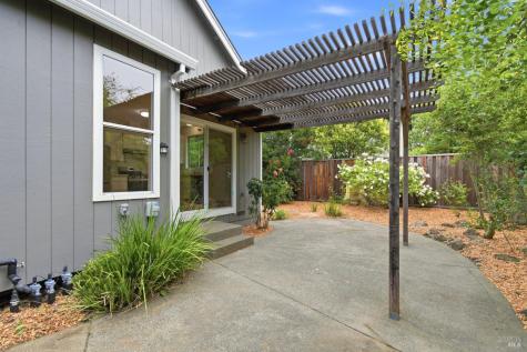 1842 Wright Street Santa Rosa CA 95404