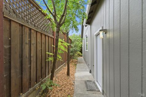 1842 Wright Street Santa Rosa CA 95404
