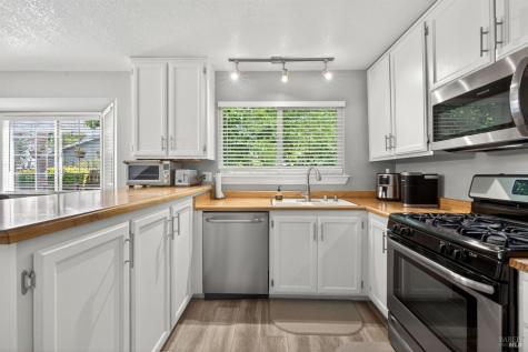808 Milsom Place Windsor CA 95492