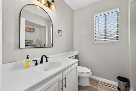 808 Milsom Place Windsor CA 95492