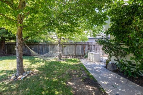 808 Milsom Place Windsor CA 95492
