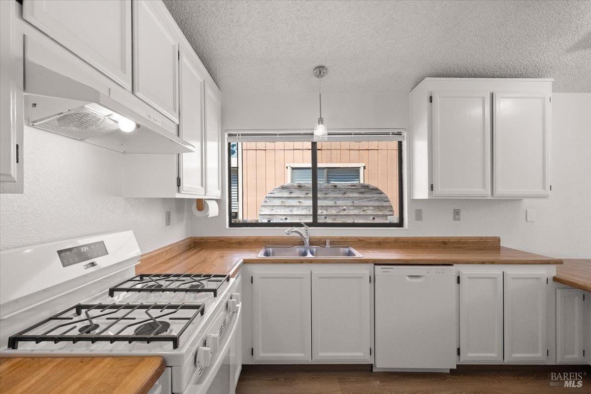 7486 Mercedes Way Rohnert Park CA 94928