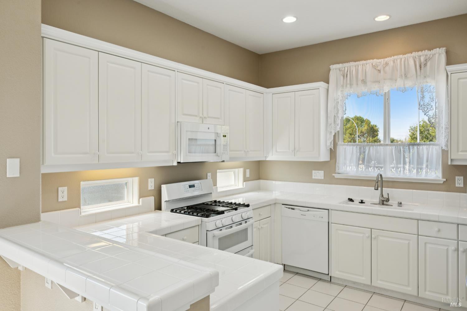1900 Dover Lane Petaluma CA 94954
