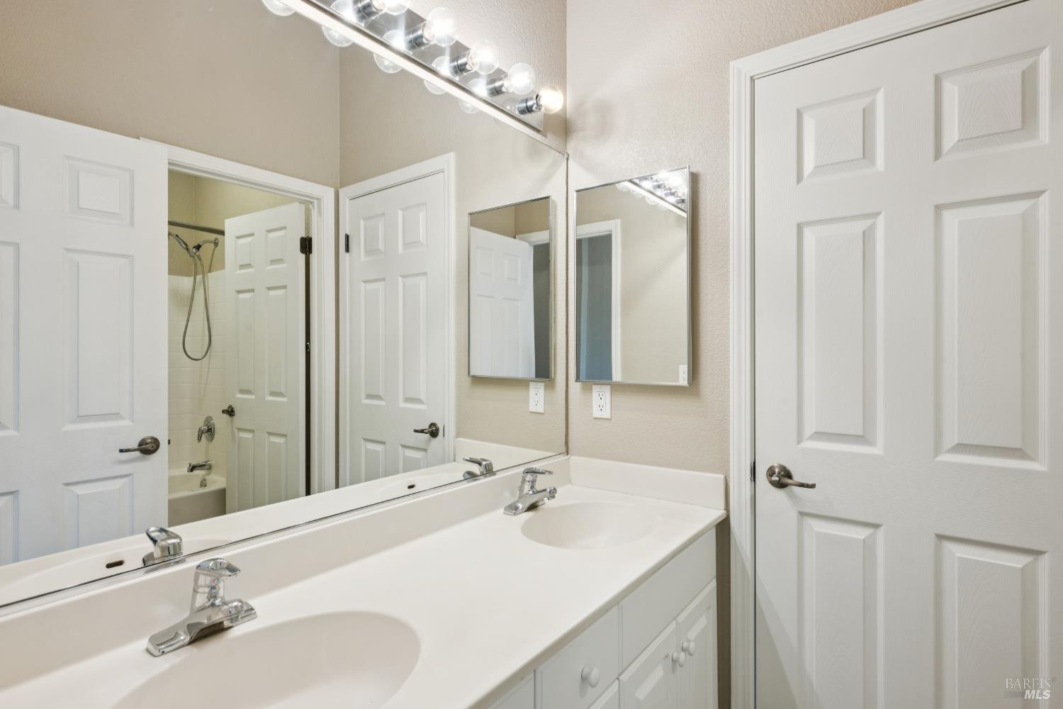 1900 Dover Lane Petaluma CA 94954
