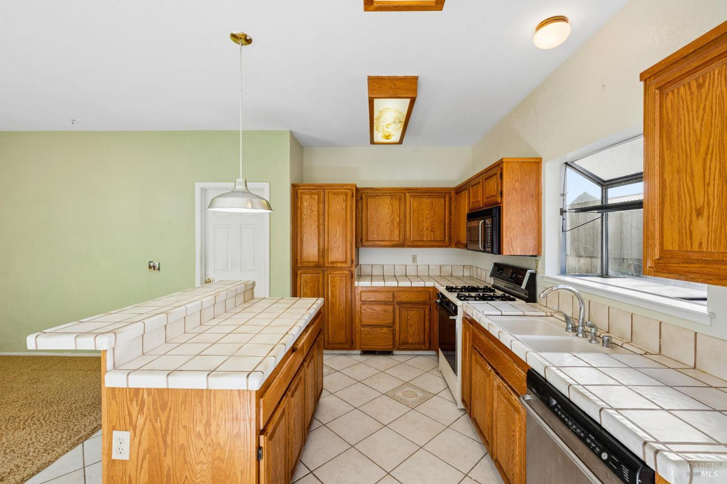 111 White Oak Circle Petaluma CA 94952