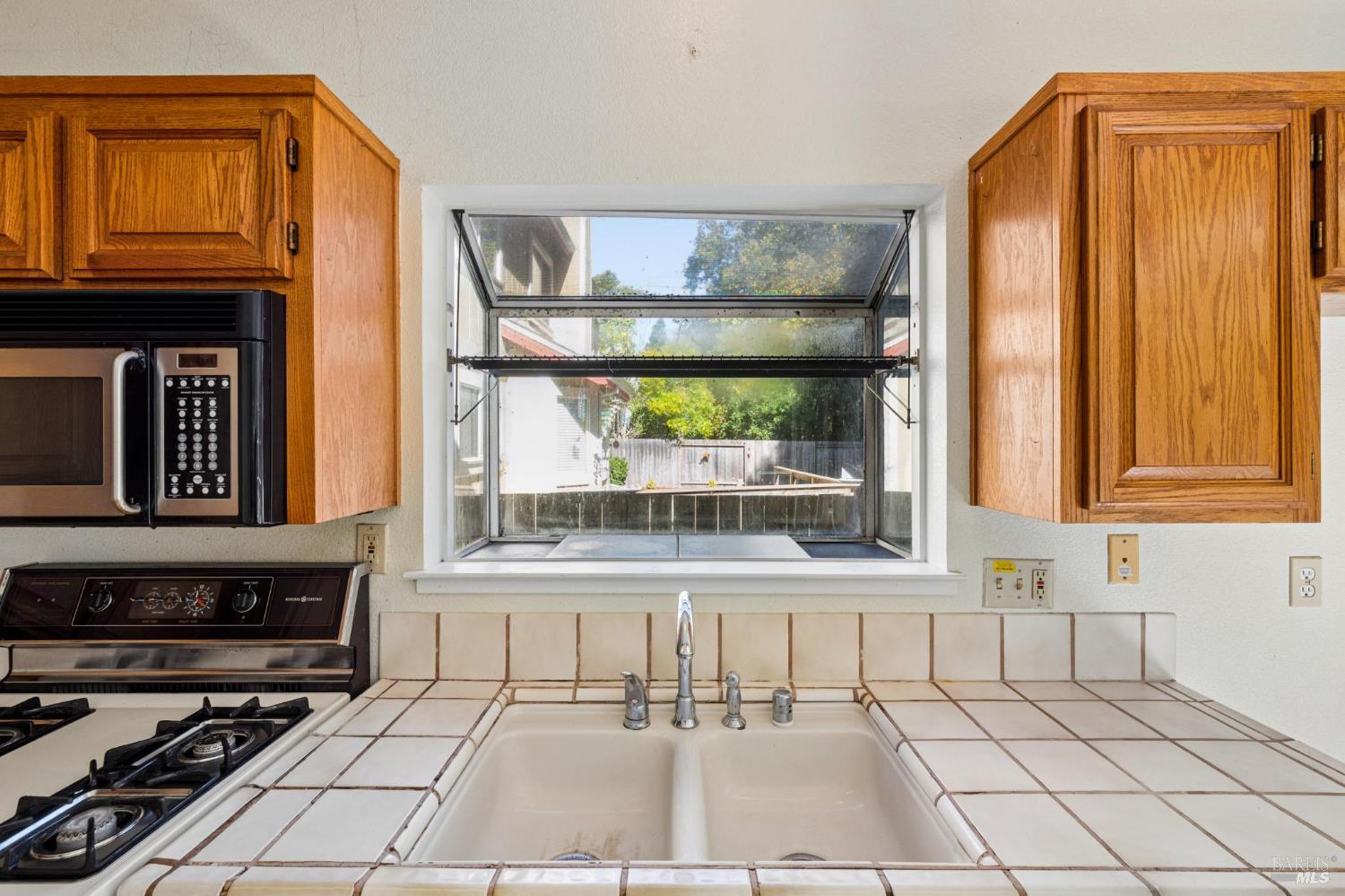 111 White Oak Circle Petaluma CA 94952