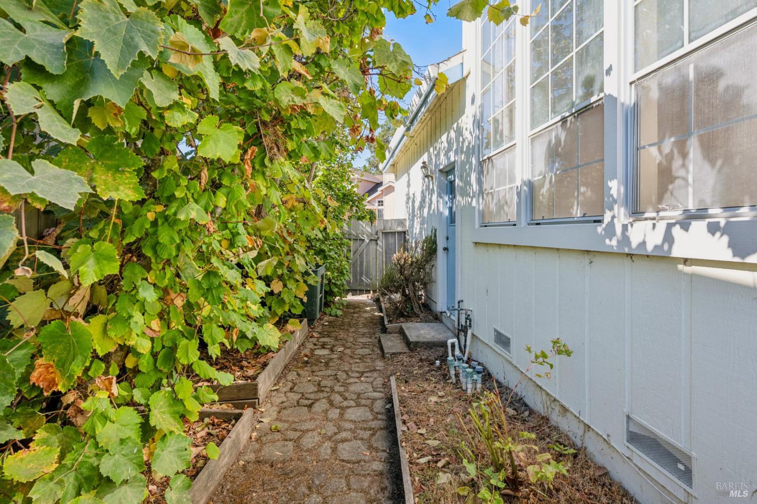 111 White Oak Circle Petaluma CA 94952