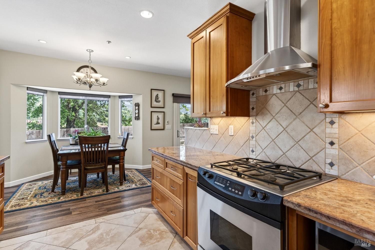 586 Hillside Drive Cloverdale CA 95425