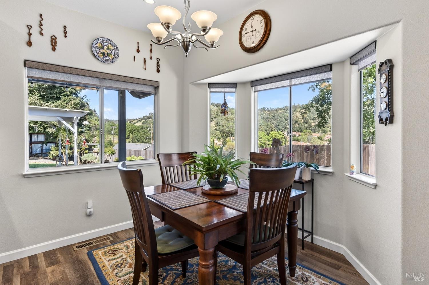 586 Hillside Drive Cloverdale CA 95425