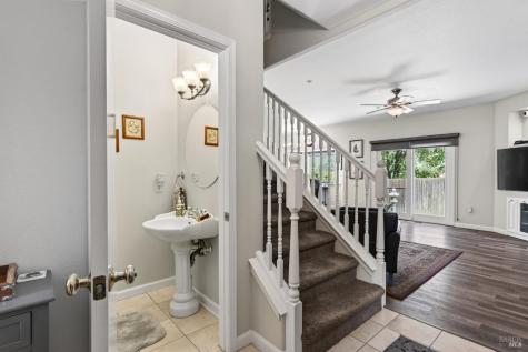 586 Hillside Drive Cloverdale CA 95425