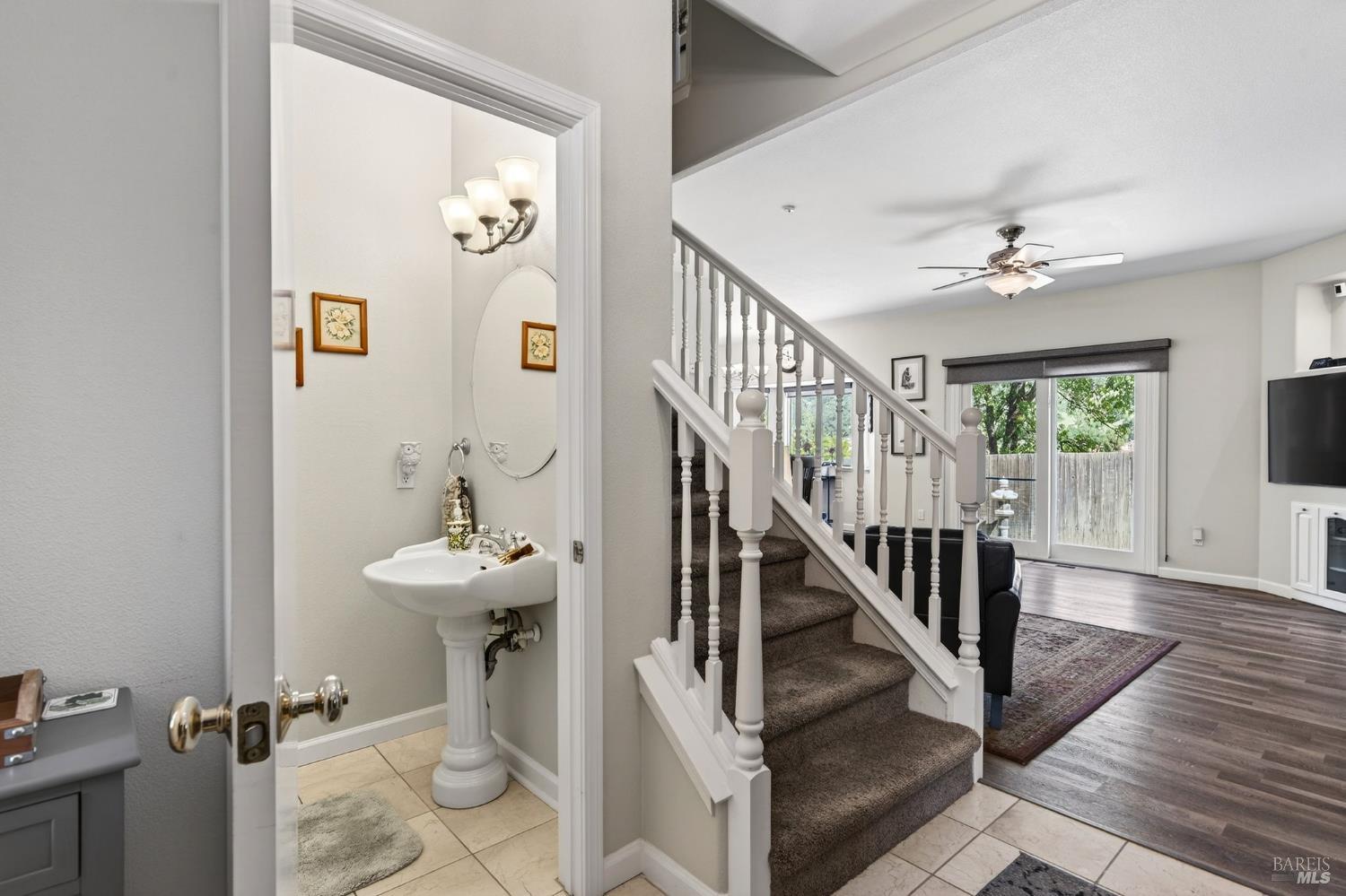586 Hillside Drive Cloverdale CA 95425