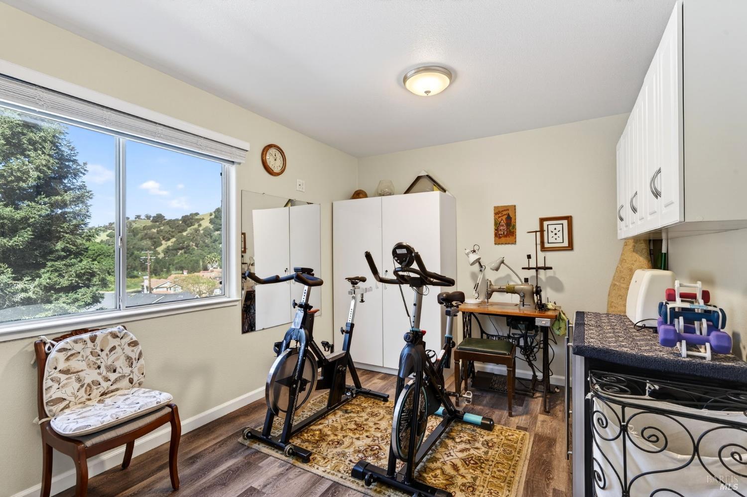 586 Hillside Drive Cloverdale CA 95425