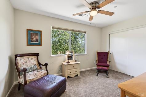 586 Hillside Drive Cloverdale CA 95425