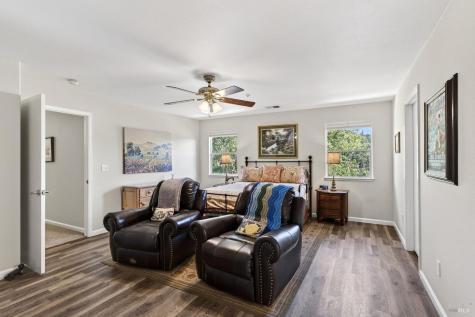 586 Hillside Drive Cloverdale CA 95425