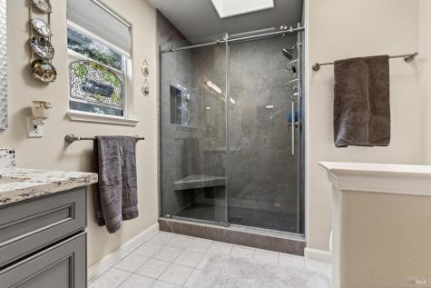 586 Hillside Drive Cloverdale CA 95425
