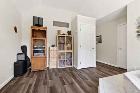 586 Hillside Drive Cloverdale CA 95425