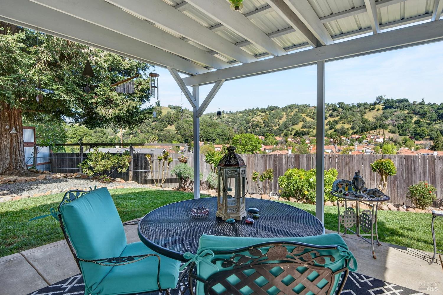 586 Hillside Drive Cloverdale CA 95425
