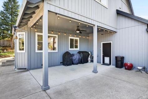 586 Hillside Drive Cloverdale CA 95425