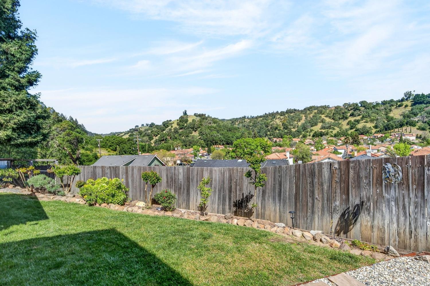 586 Hillside Drive Cloverdale CA 95425