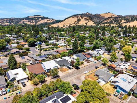 5017 Oak Park Way Santa Rosa CA 95409