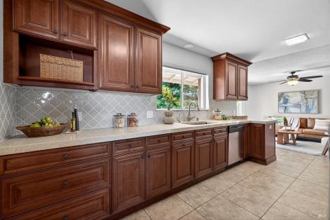 65 Mcbrown Road Petaluma CA 94952