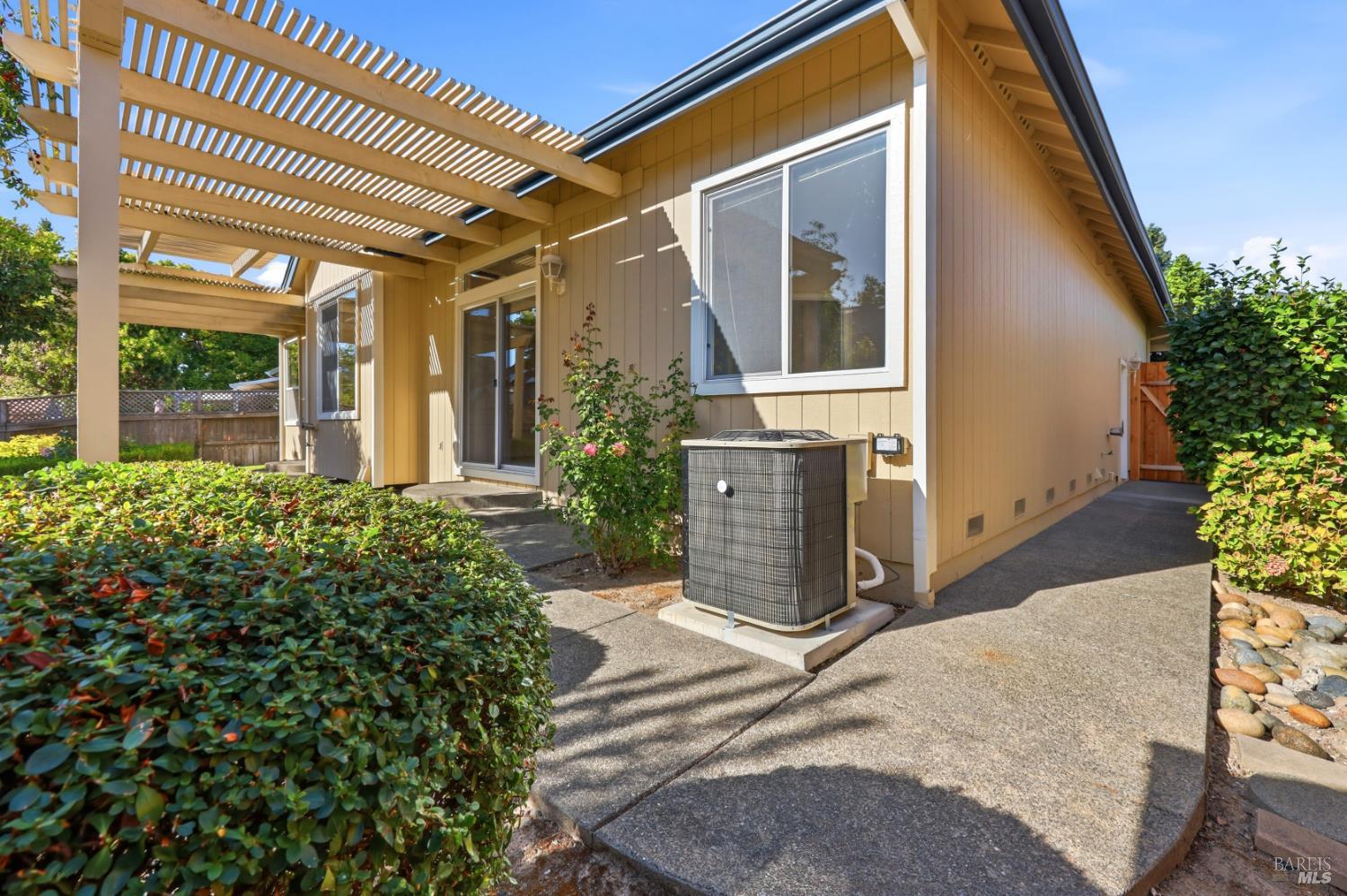 1111 Jennifer Lane Windsor CA 95492