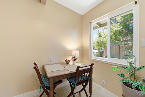 4827 Perezoso Calle Santa Rosa CA 95409