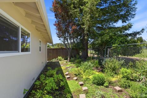 4827 Perezoso Calle Santa Rosa CA 95409