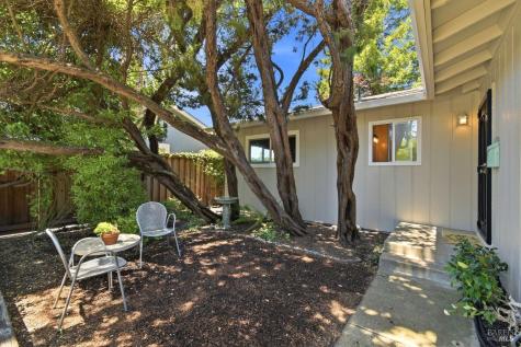 4827 Perezoso Calle Santa Rosa CA 95409