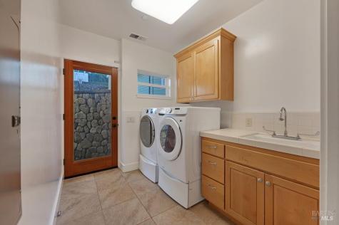 801 Samantha Court Healdsburg CA 95448