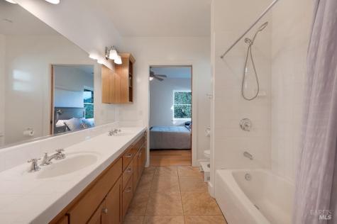 801 Samantha Court Healdsburg CA 95448