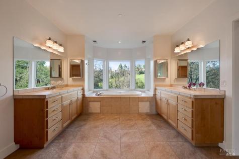 801 Samantha Court Healdsburg CA 95448