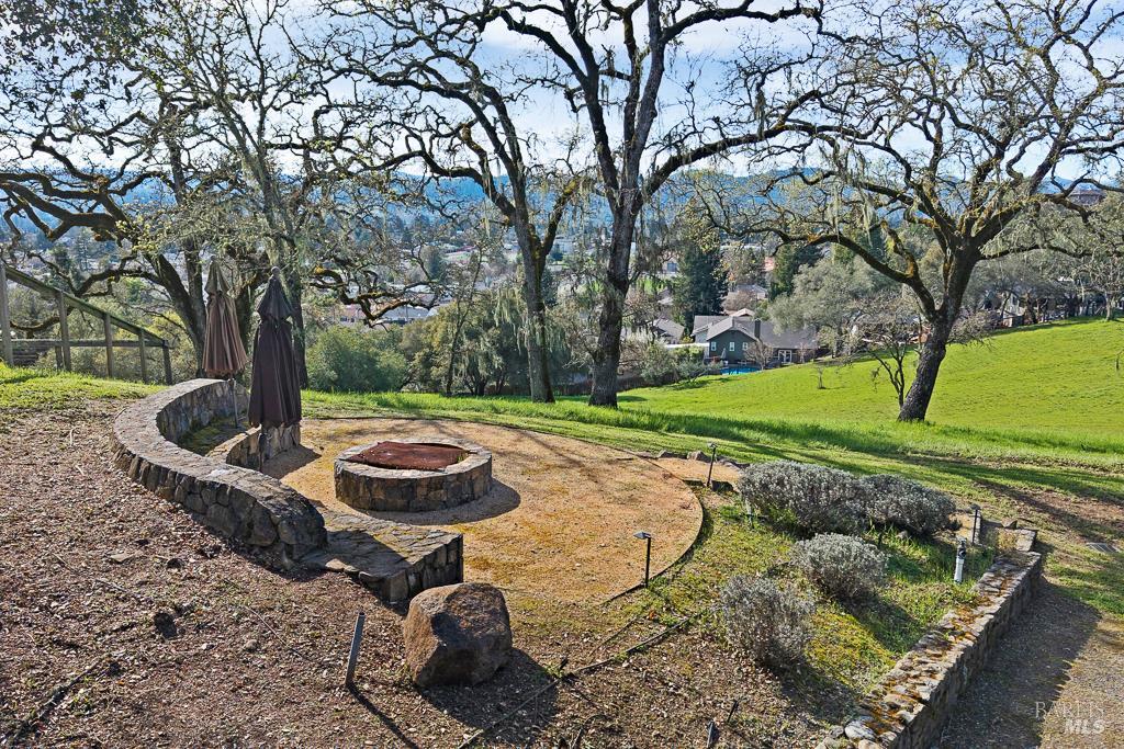 801 Samantha Court Healdsburg CA 95448