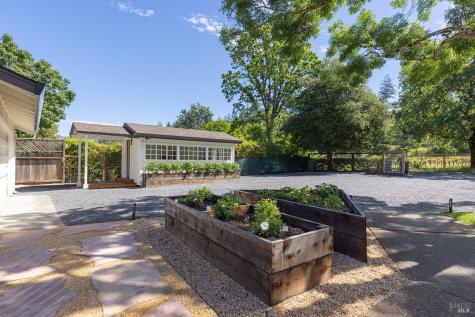 14734 Youngs Road Healdsburg CA 95448