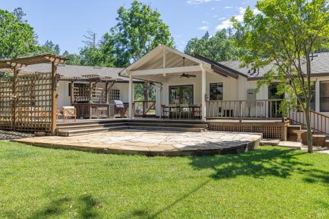 14734 Youngs Road Healdsburg CA 95448