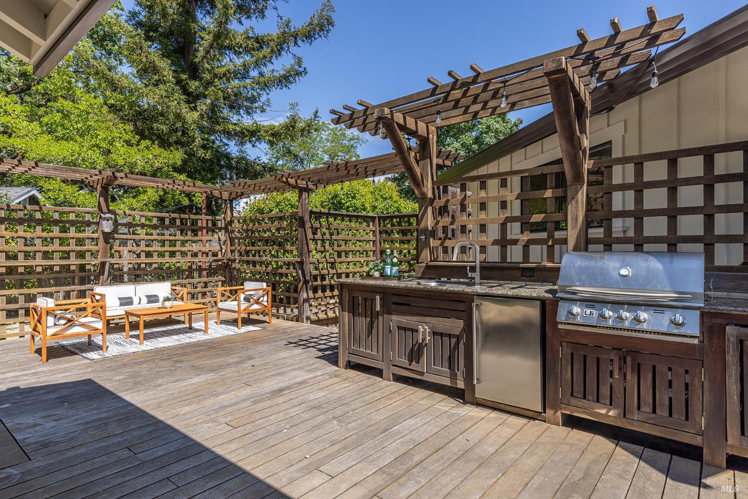 14734 Youngs Road Healdsburg CA 95448