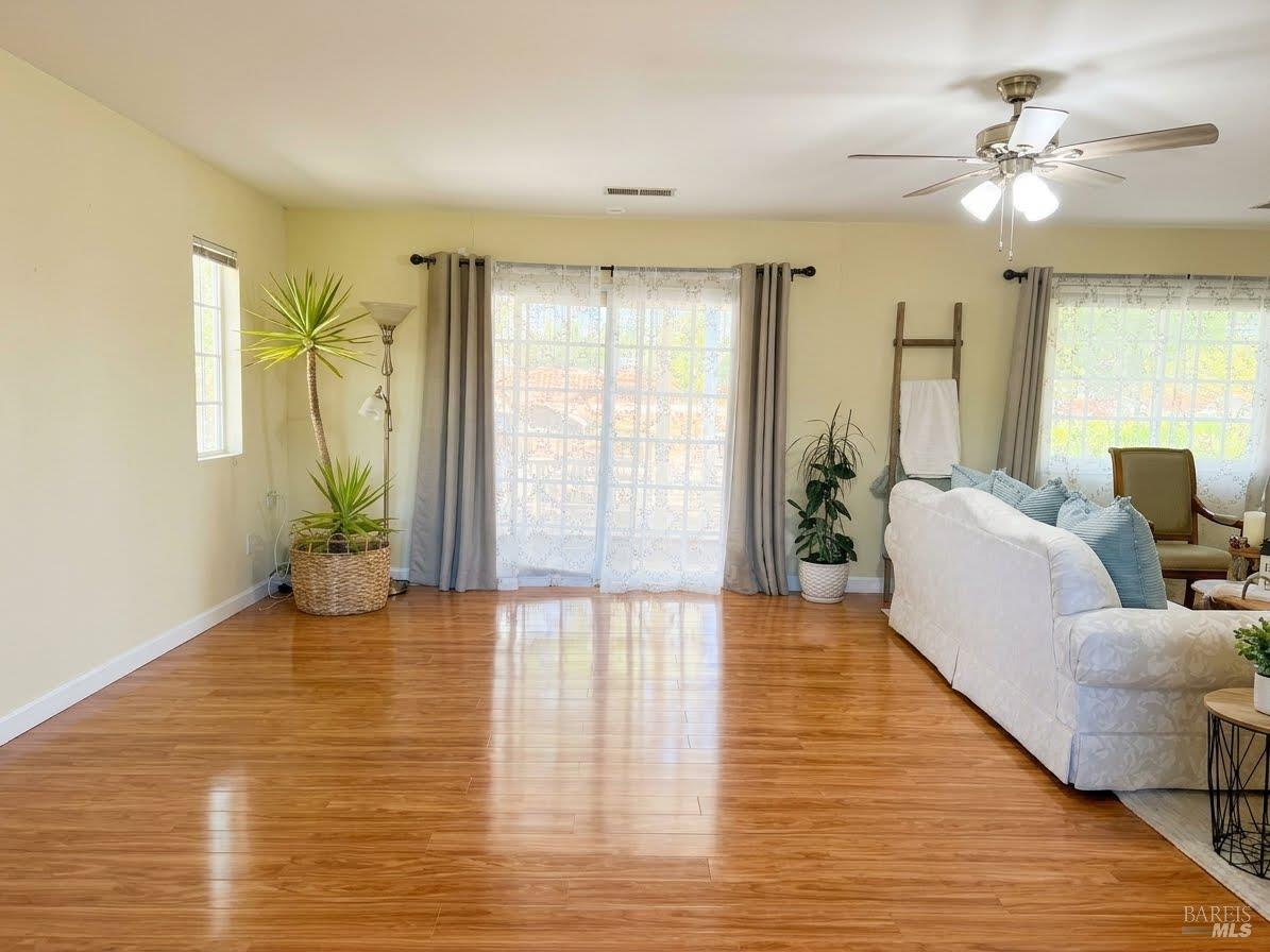 1670 Gumview Road Windsor CA 95492